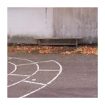 marelle cour feuilles